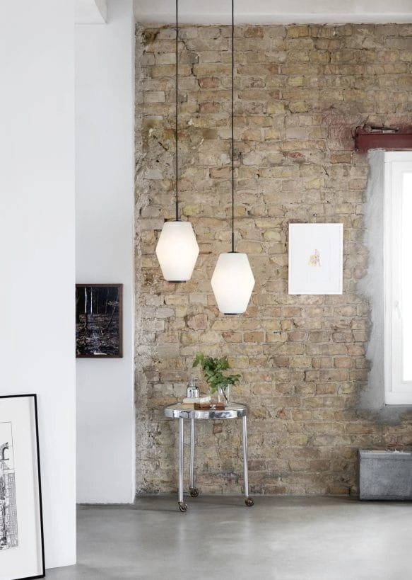 elegancka lampa Dahl dostępna jest w dwóch kolorach