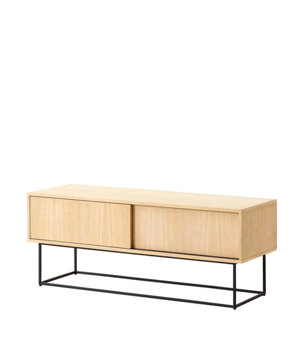 Minimalistyczna, drewniana szafka pod TV Virka utrzymana w duchu skandynawskiego designu. 