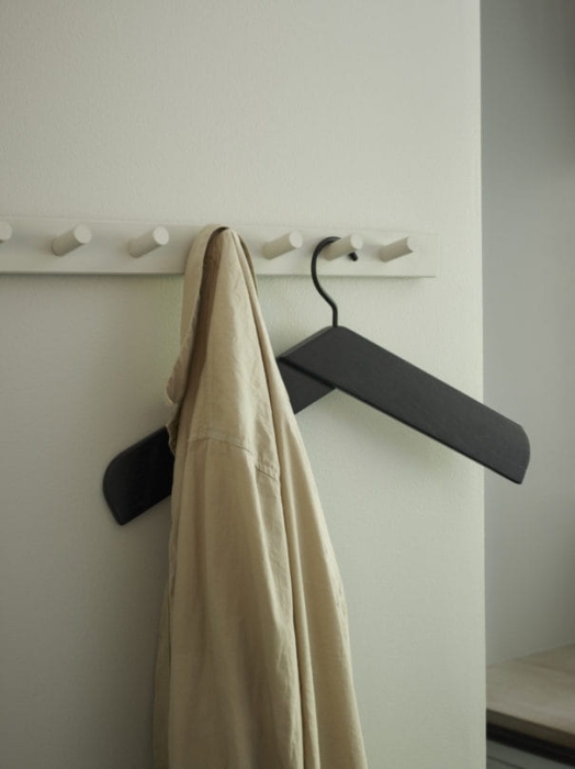 1431019 Collar Coat Hanger, Black_M.jpg