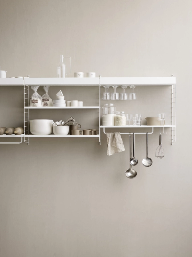 string-system-kitchen-white-beigebackground-closeup_portrait_xxlarge.jpg