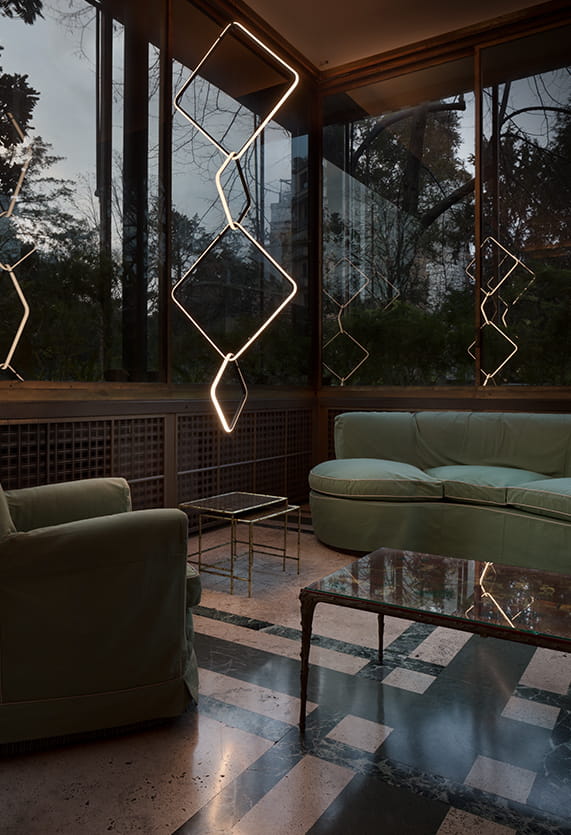 arrangements-suspension-square-small-anastassiades-flos-F0410030-product-life-01-571X835.jpg