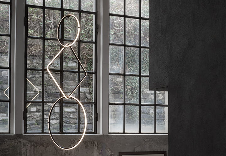 arrangements-suspension-square-large-anastassiades-flos-F0409030-product-life-02-720X498.jpg