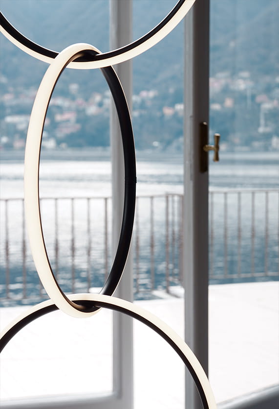 arrangements-suspension-round-medium-anastassiades-flos-F0407030-product-life-01-571X835.jpg