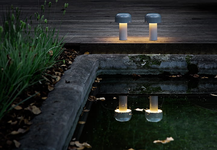 bellhop-table-castiglioni-flos-F1060020-product-life-10-720x498.jpg