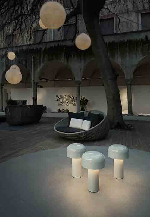 bellhop-table-castiglioni-flos-F1060009-product-life-04-498x720.jpg