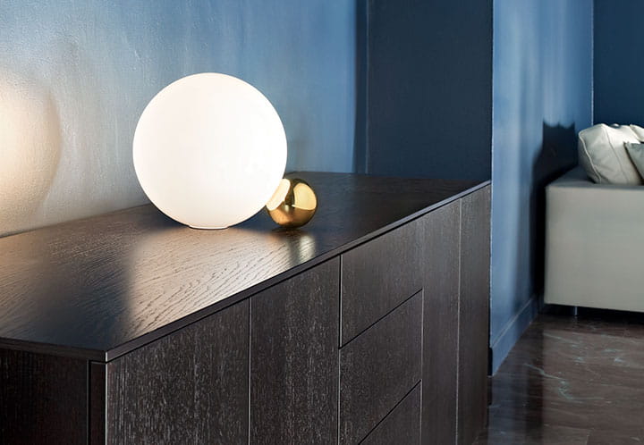 copycat-table-anastassiades-flos-F19520-product-life-03-720x498.jpg
