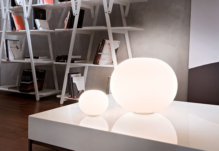 glo-ball-basic-table-zero-morrison-flos-F33300-product-life-03-720x498.jpg