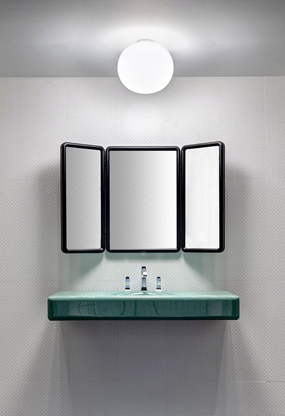 glo-ball-ceiling-wall-0-morrison-flos-F33350-product-life-02-571X835.jpg
