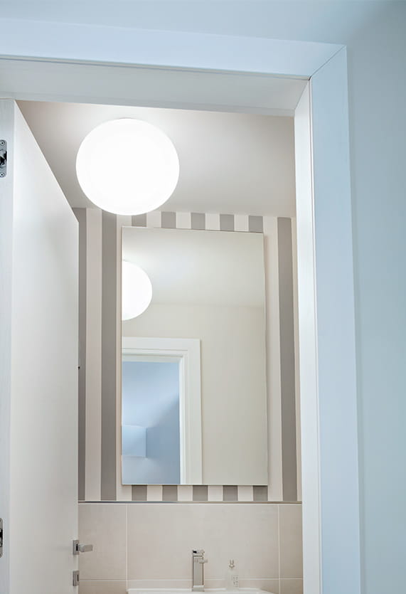glo-ball-ceiling-wall-1-morrison-flos-F30230-product-life-02-571x835.jpg