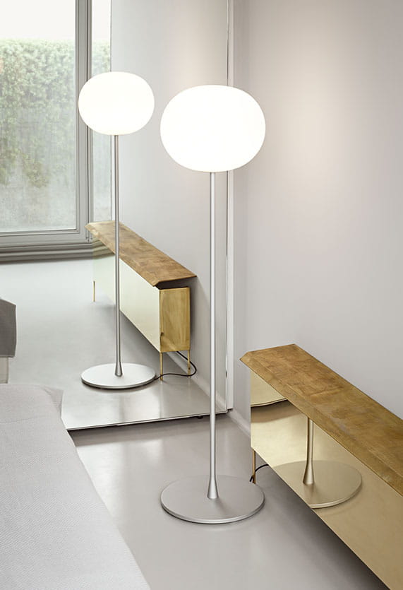glo-ball-floor-2-morrison-flos-F30320-product-life-02-571x835.jpg