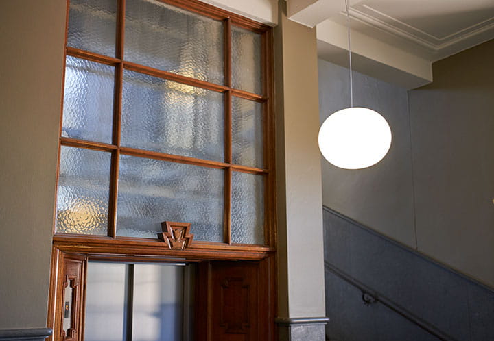 glo-ball-suspension-2-morrison-flos-F30100-life-03-720x498.jpg