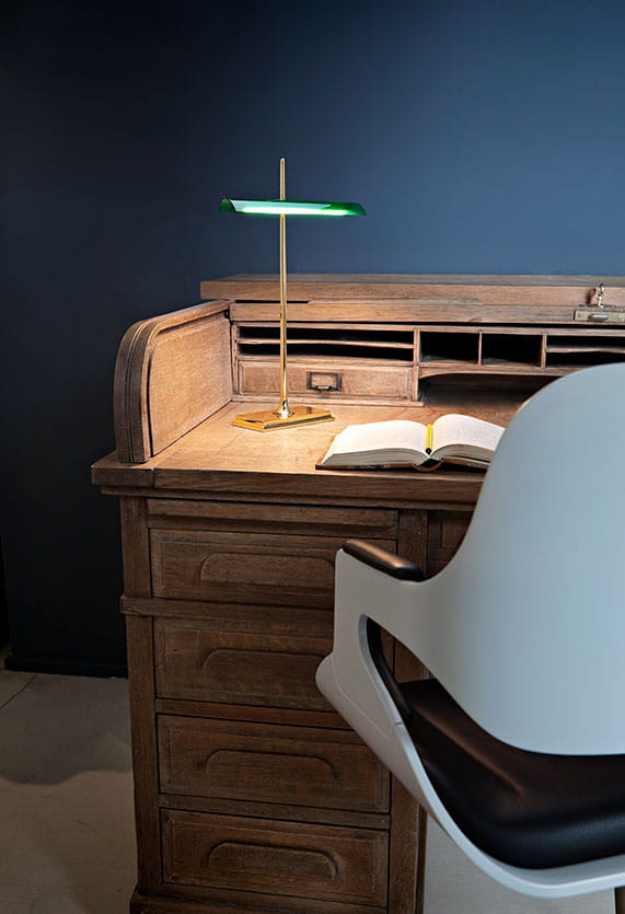 goldman-table-gilad-flos-F34400-product-life-02-571x835.jpg