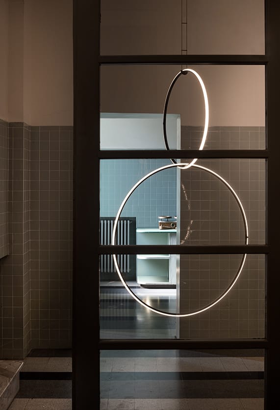 arrangements-suspension-round-large-anastassiades-flos-F0408030-product-life-01-571X835.jpg