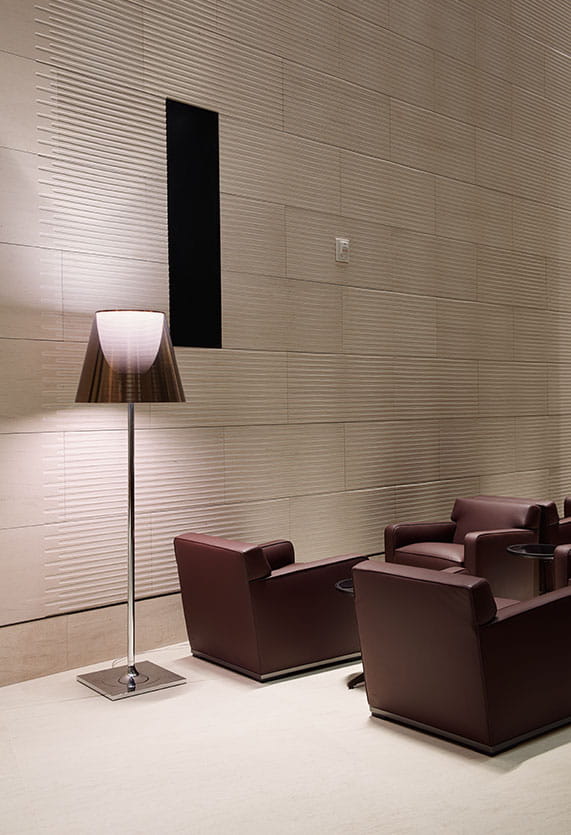 ktribe-floor-2-starck-flos-F63050-product-life-02-571x835.jpg