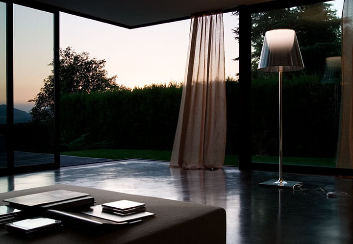 ktribe-floor-3-starck-flos-F63010-product-life-03-720x498.jpg