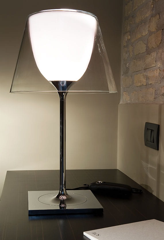 ktribe-table-1-glass-starck-flos-F62810-product-life-02-571x835.jpg