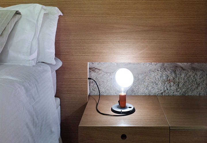 lampadina-table-castiglioni-flos-F33000-product-life-03-720X498.jpg