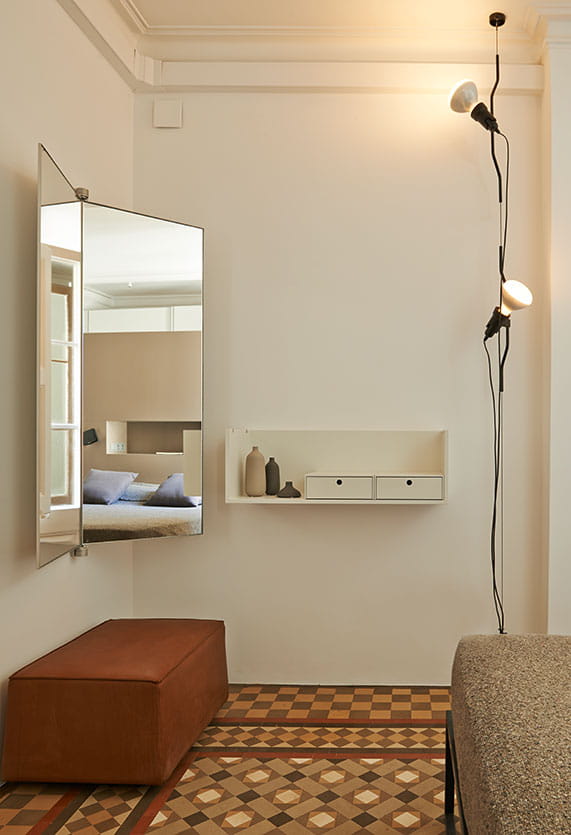 parentesi-suspension-castiglioni-manzu-flos-F54000-product-life-02-571x835.jpg