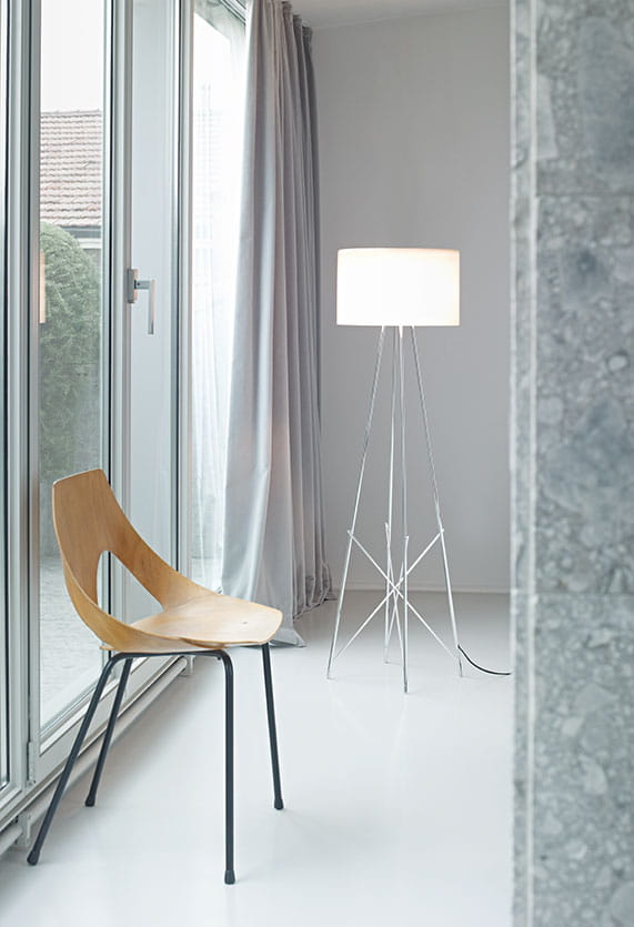 ray-floor-2-dordoni-flos-F59210-product-life-02-571x835-1.jpg