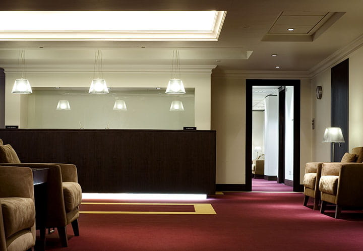 romeo-moon-suspension-1-starck-flos-F61050-product-life-03-720x498.jpg