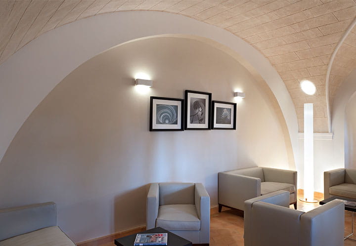stylos-floor-castiglioni-flos-F63100-product-life-03-720x498.jpg