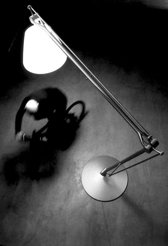 superarchimoon-floor-starck-flos-F63660-product-life-02-571x835-1.jpg