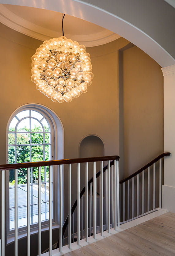 taraxacum-88-suspension-2-castiglioni-flos-product-F74500-life-02-571x835.jpg