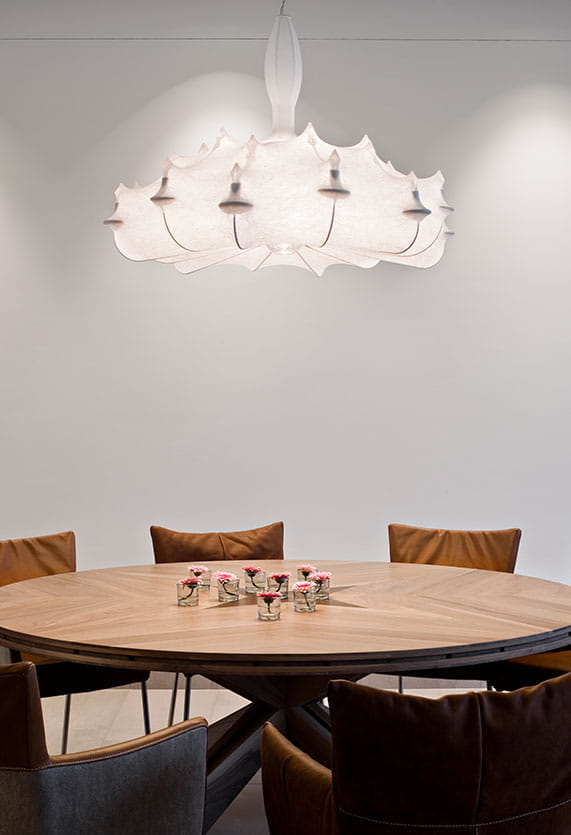 zeppelin-suspension-1-wanders-flos-F98000-product-life-02-571X835.jpg
