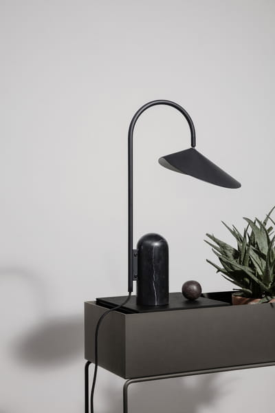 FERM LIVING lampa stołowa/biurkowa ARUM