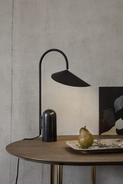 FERM LIVING lampa stołowa/biurkowa ARUM