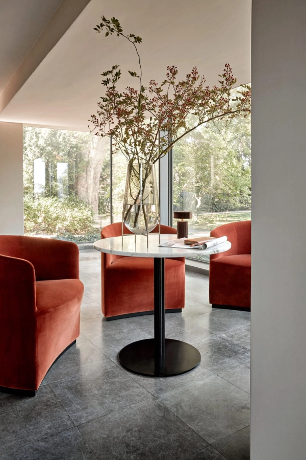 MENU_Oregaard_Tearoom_club_chair_02.jpg