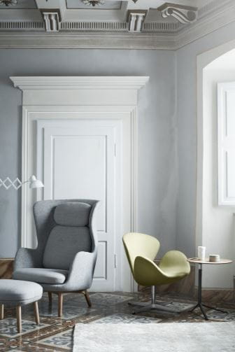 FRITZ HANSEN puf RO drewniana podstawa różne kolory
