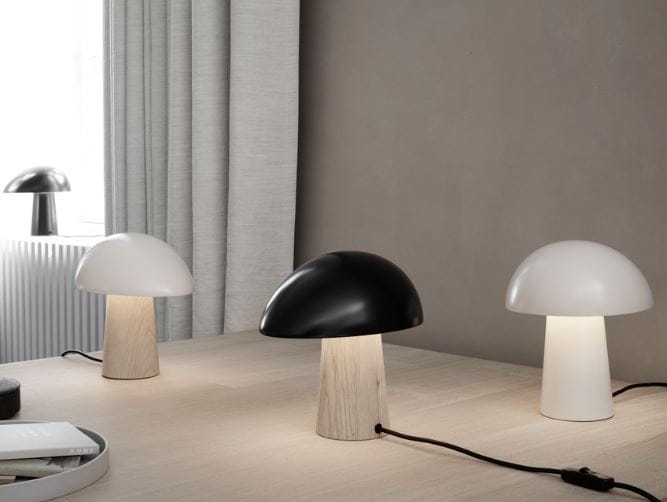 FRITZ HANSEN lampa stołowa NIGHT OWL biała drewniana podstawa