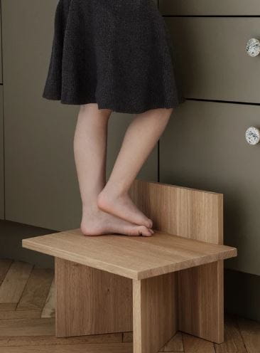 FERM LIVING stołek OBLIQUE dąb