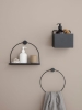 FERM LIVING doniczka/pojemnik ścienny WALL BOX SQUARE kaszmirowy piaskowy aranżacja