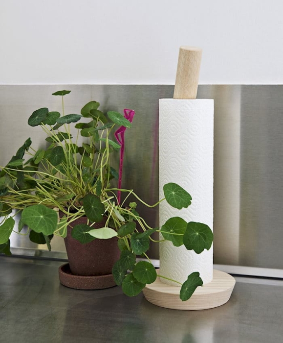 porter_910x1100_brandmodel.jpg