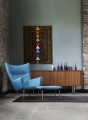 CARL HANSEN & SØN fotel tapicerowany CH445 z podnóżkiem