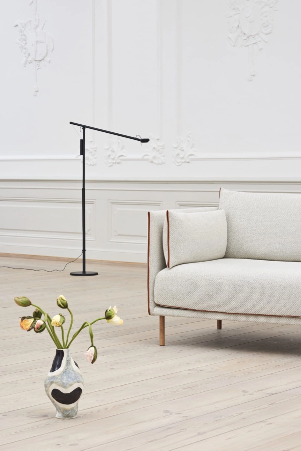 Silhouette Sofa 2 seater Uph Coda 100_Fifty-Fifty Floor Lamp soft black_Jessica Hans Vase Glossy Cow.jpg