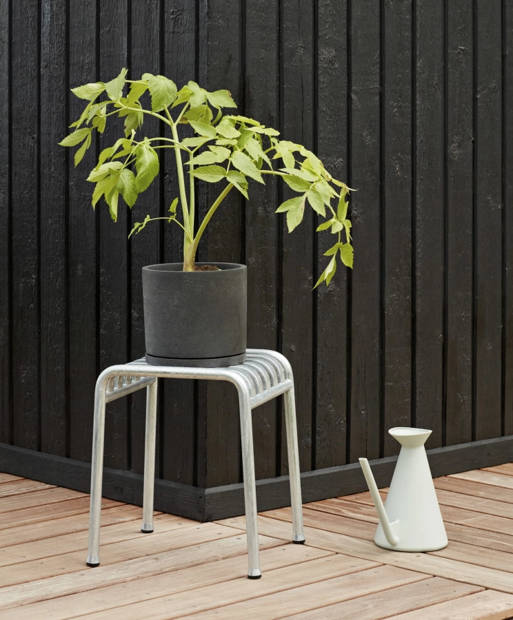 Plant Pot With Saucer XXL black_Watering Can light grey_Palissade Stool Hot Galvanised (1).jpg