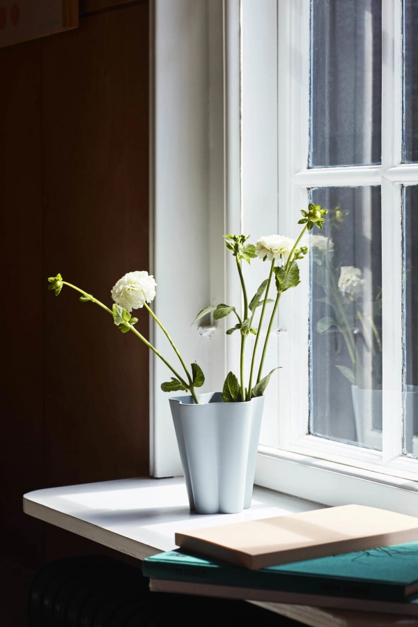 Iris Vase grey.jpg