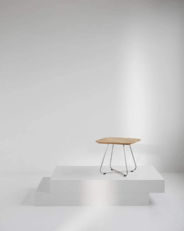 1420071_Lilium_Lounge_Table_M_1.jpg