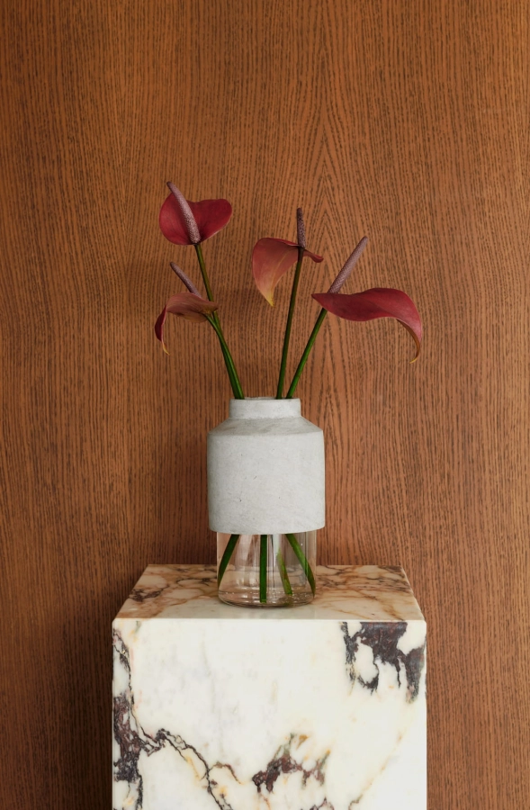 MENU_Willmann Vase_Plinth.jpg