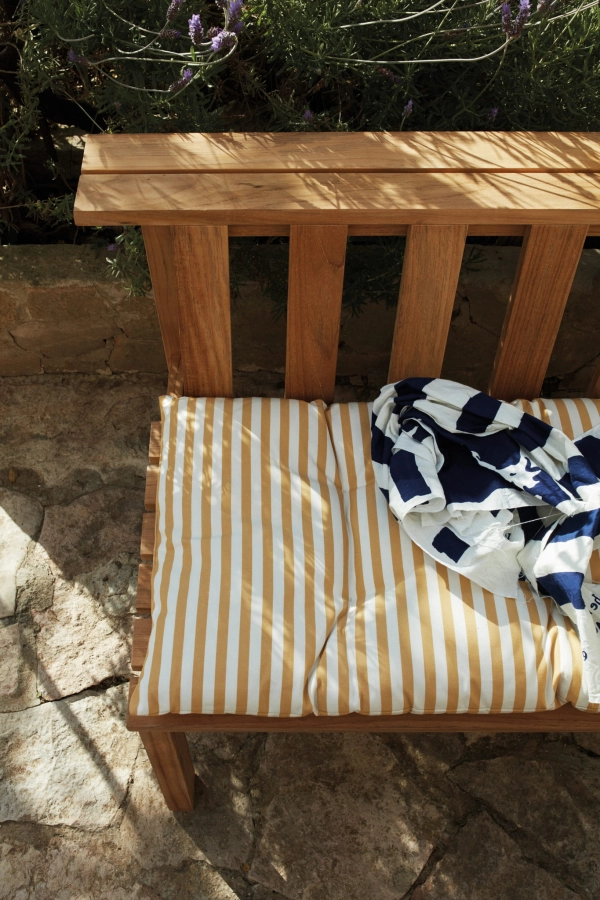 1960967_1350600_Barriere_Cushion,_Plank_Bench_02_M.jpg
