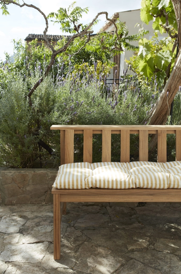 1960967_1350600_Barriere_Cushion,_Plank_Bench_03_M.jpg