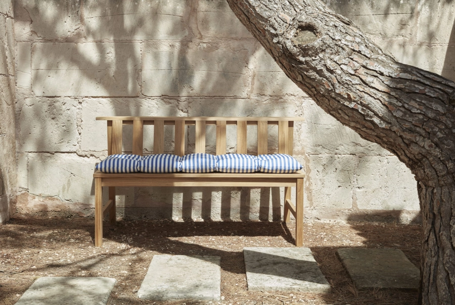 1960968 1350600 Barriere Cushion, Plank Bench 02_M.jpg