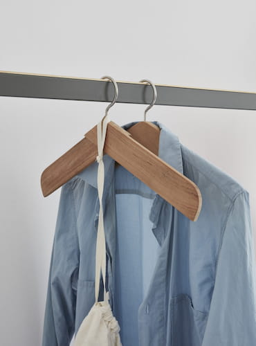 1431022 Collar Hanger, Teak_M.jpg