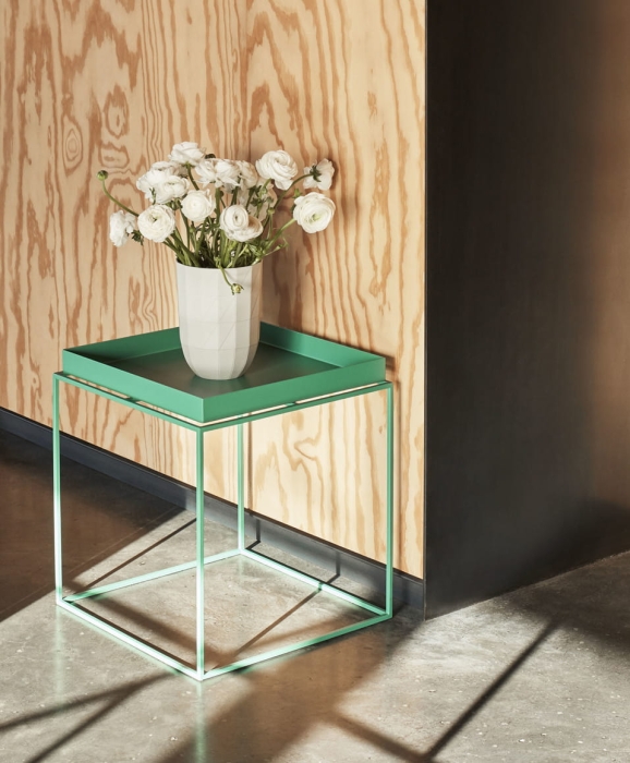 Tray Table M peppermint green_Paper Porcelain Vase L.jpg