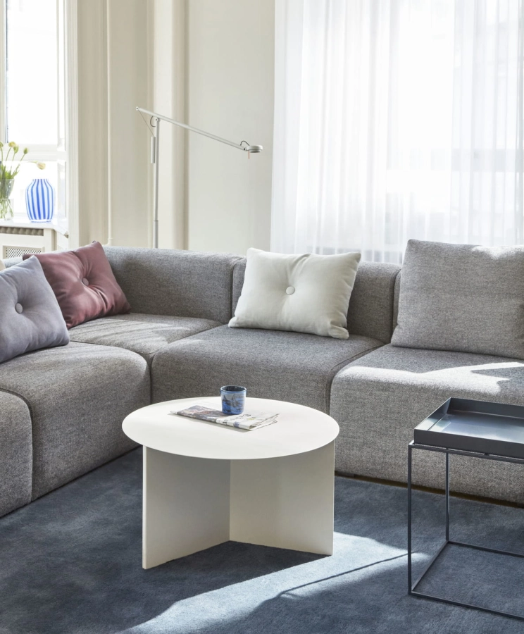 Mags Corner Hallingdal 166_Slit Table Round white_Tray Table black_Fifty-Fifty Floor Lamp cream white.jpg