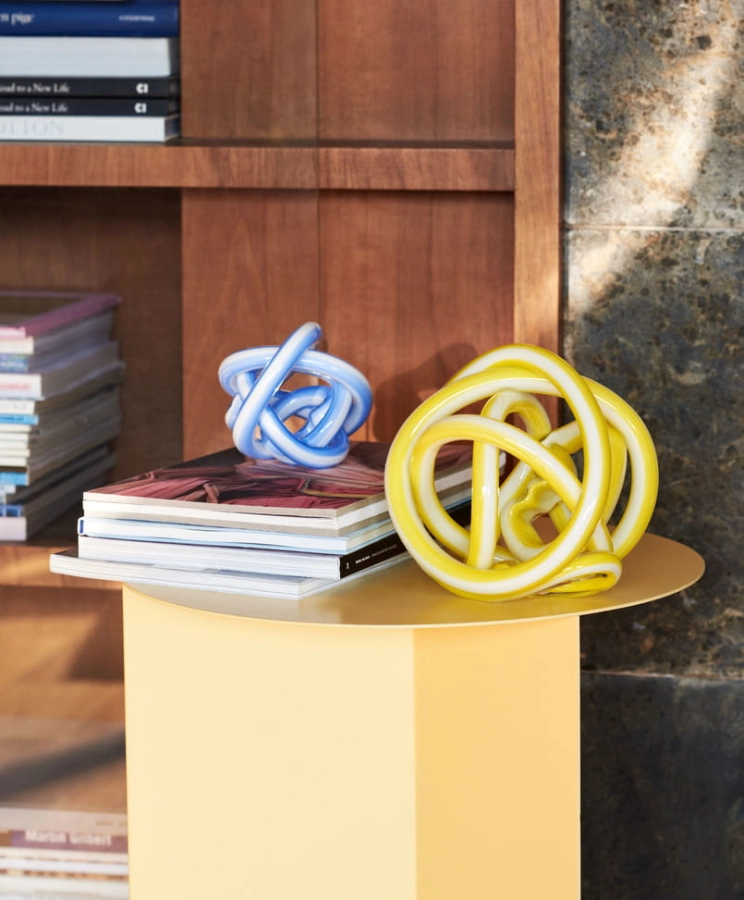 Knot S light blue_Knot M yellow_Slit Table.jpg