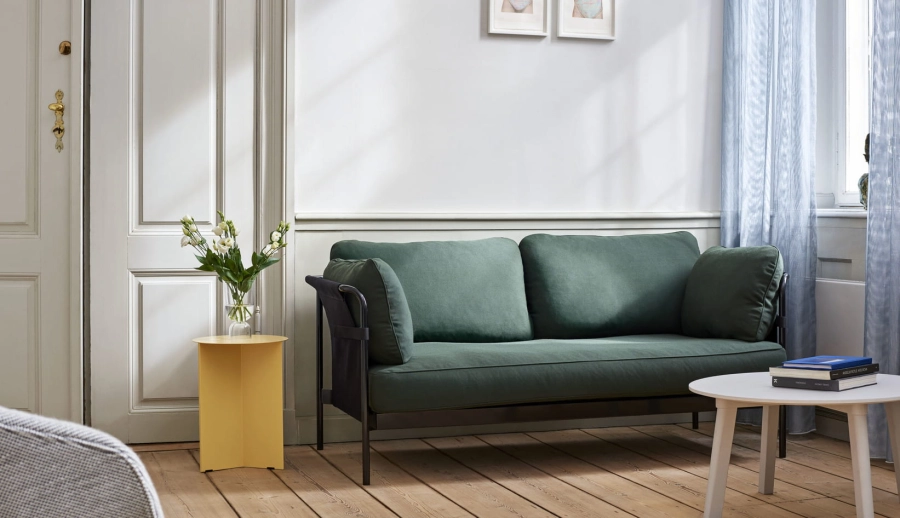Can 2 seater Steelcut 975 black canvas black base_Slit Table High light yellow_CPH Deux 250 grey.jpg